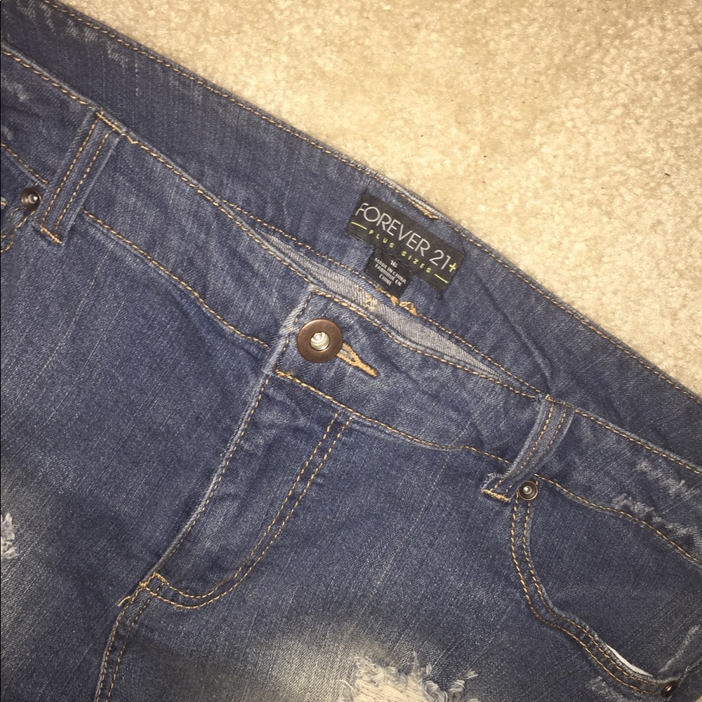 Cute short ripped Jean stretch shorts - Picture 2 of 2